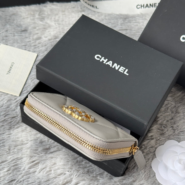 CC ZIPPED CARD HOLDER 11 IN GREY LAMBSKIN GOLD-TONE METALLIC