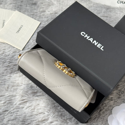 CC ZIPPED CARD HOLDER 11 IN GREY LAMBSKIN GOLD-TONE METALLIC