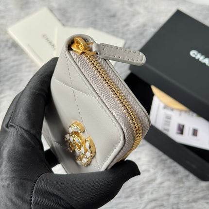 CC ZIPPED CARD HOLDER 11 IN GREY LAMBSKIN GOLD-TONE METALLIC