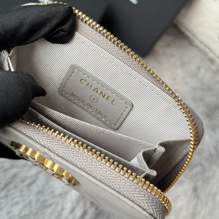 CC ZIPPED CARD HOLDER 11 IN GREY LAMBSKIN GOLD-TONE METALLIC