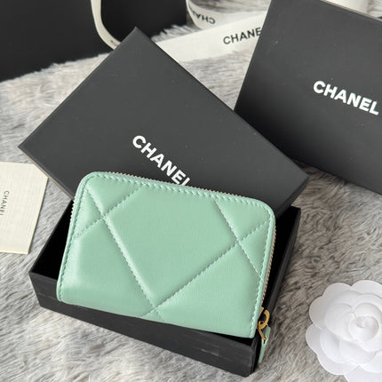 CC ZIPPED CARD HOLDER 11 IN BABY GREEN LAMBSKIN GOLD-TONE METALLIC