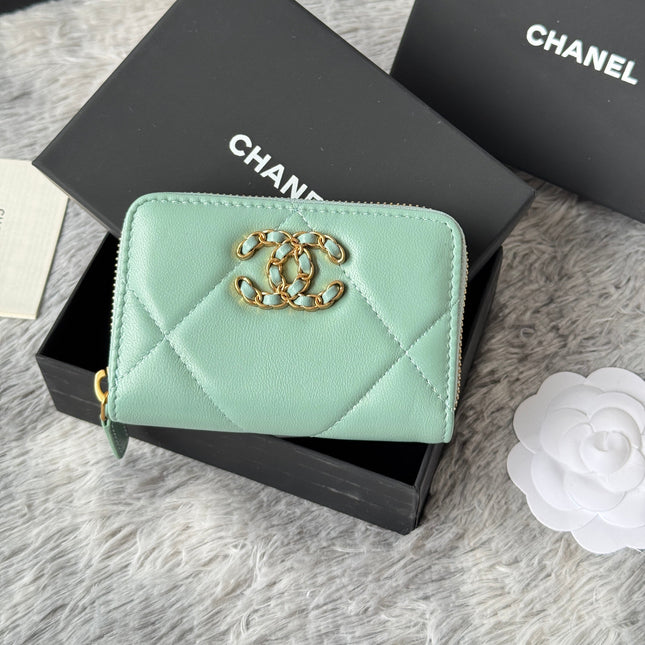 CC ZIPPED CARD HOLDER 11 IN BABY GREEN LAMBSKIN GOLD-TONE METALLIC