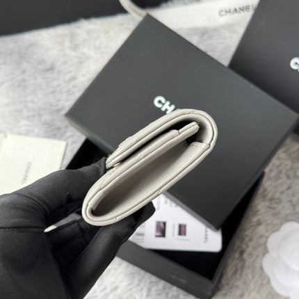 MINI FLAP CARD HOLDER 11 IN GREY LAMBSKIN GOLD-TONE METALLIC