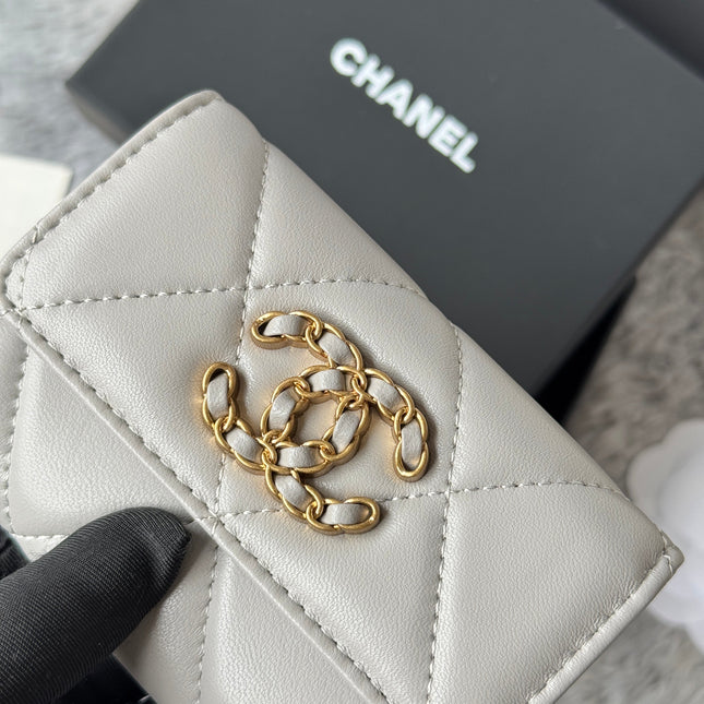 MINI FLAP CARD HOLDER 11 IN GREY LAMBSKIN GOLD-TONE METALLIC