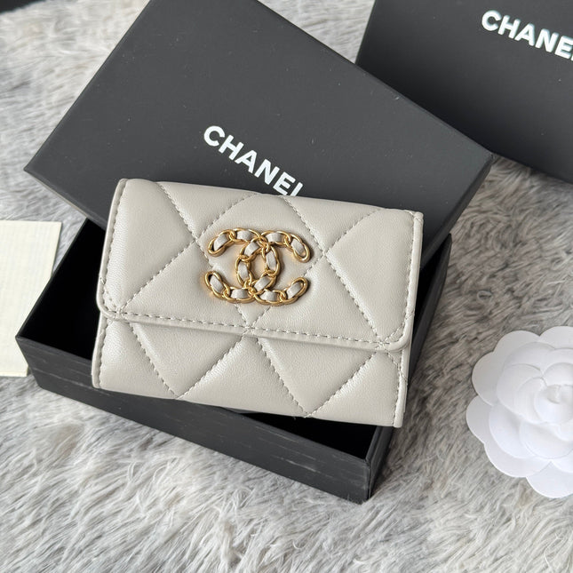 MINI FLAP CARD HOLDER 11 IN GREY LAMBSKIN GOLD-TONE METALLIC