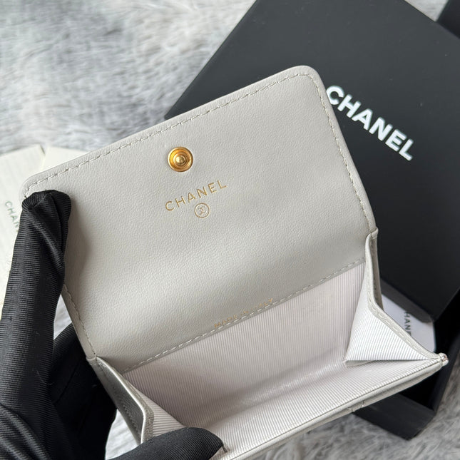 MINI FLAP CARD HOLDER 11 IN GREY LAMBSKIN GOLD-TONE METALLIC