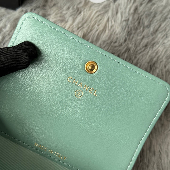 MINI FLAP CARD HOLDER 11 IN BABY GREEN LAMBSKIN GOLD-TONE METALLIC