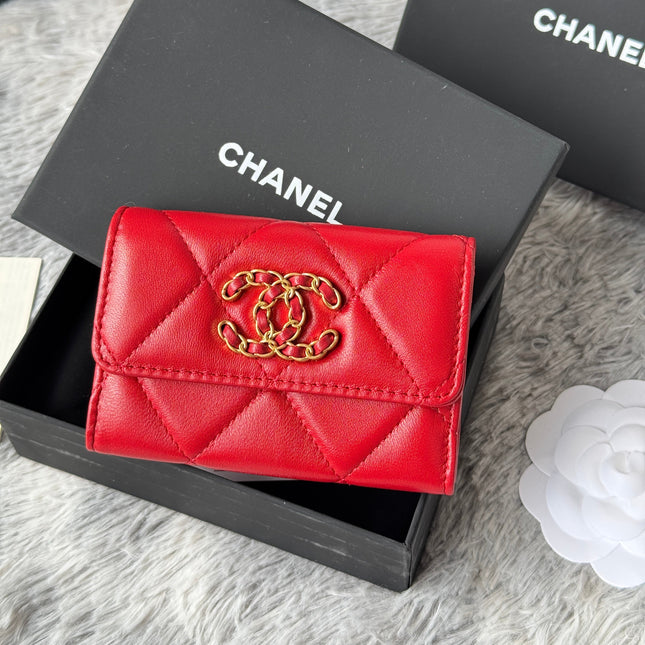 MINI FLAP CARD HOLDER 11 IN RED LAMBSKIN GOLD-TONE METALLIC