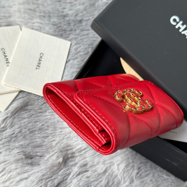 MINI FLAP CARD HOLDER 11 IN RED LAMBSKIN GOLD-TONE METALLIC