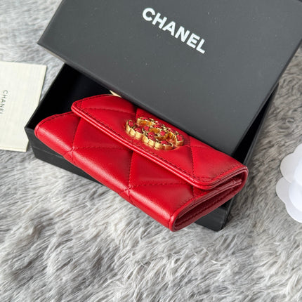 MINI FLAP CARD HOLDER 11 IN RED LAMBSKIN GOLD-TONE METALLIC