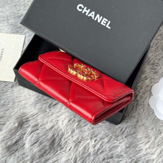 MINI FLAP CARD HOLDER 11 IN RED LAMBSKIN GOLD-TONE METALLIC