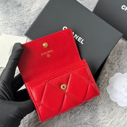 MINI FLAP CARD HOLDER 11 IN RED LAMBSKIN GOLD-TONE METALLIC