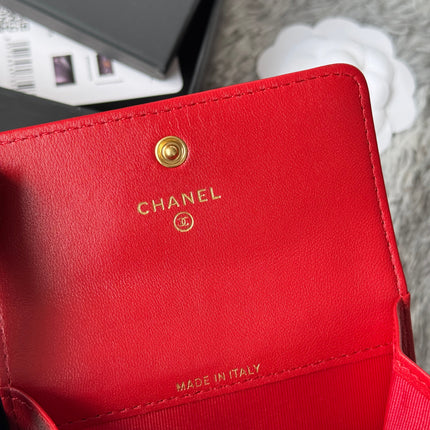 MINI FLAP CARD HOLDER 11 IN RED LAMBSKIN GOLD-TONE METALLIC