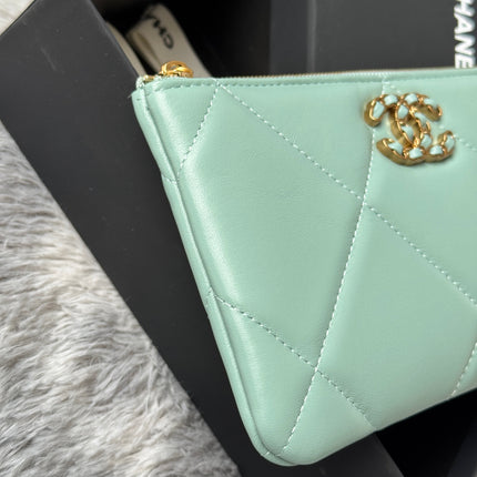 CLASSIC ZIPPER POUCH 20 IN BABY GREEN SMOOTH LAMBSKIN GOLD-TONE HARDWARE