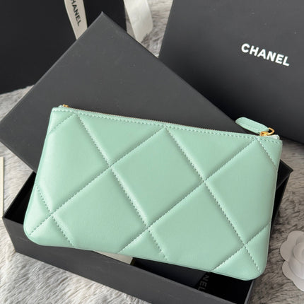 CLASSIC ZIPPER POUCH 20 IN BABY GREEN SMOOTH LAMBSKIN GOLD-TONE HARDWARE