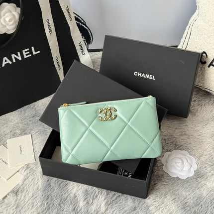 CLASSIC ZIPPER POUCH 20 IN BABY GREEN SMOOTH LAMBSKIN GOLD-TONE HARDWARE