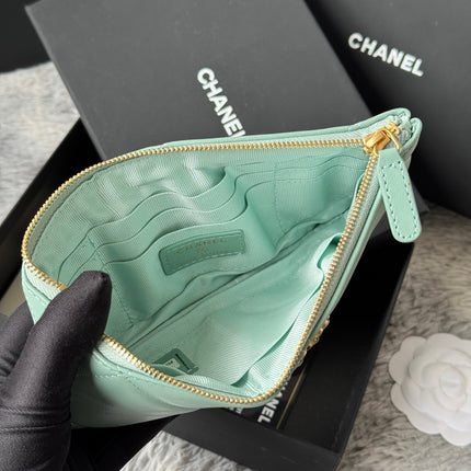 CLASSIC ZIPPER POUCH 20 IN BABY GREEN SMOOTH LAMBSKIN GOLD-TONE HARDWARE