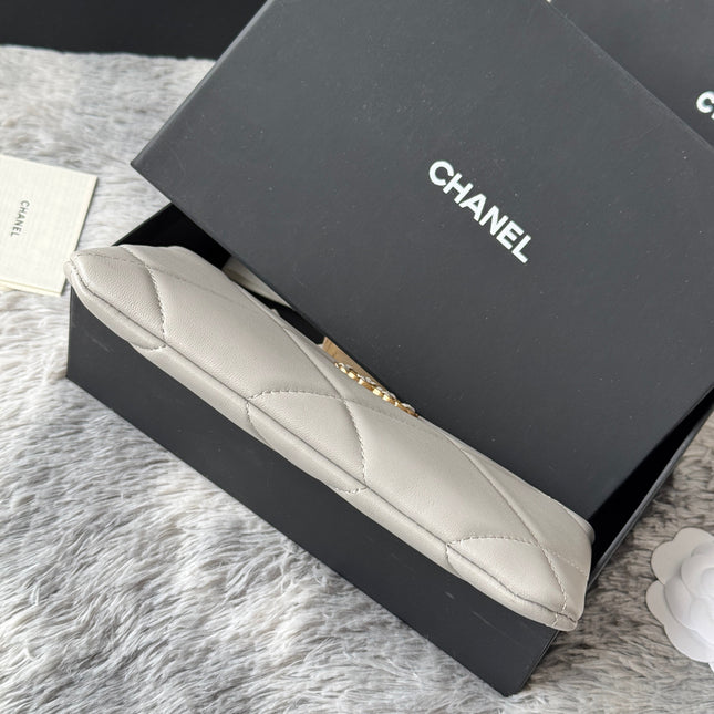 CLASSIC ZIPPER POUCH 20 IN GREY SMOOTH LAMBSKIN GOLD-TONE HARDWARE