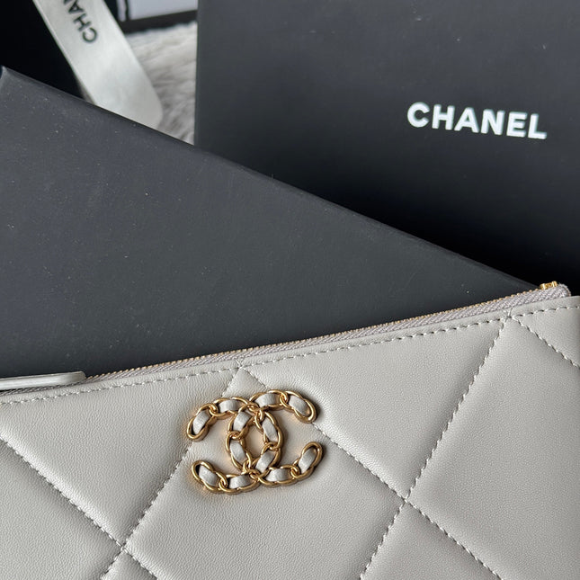 CLASSIC ZIPPER POUCH 20 IN GREY SMOOTH LAMBSKIN GOLD-TONE HARDWARE