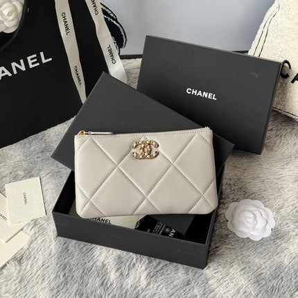 CLASSIC ZIPPER POUCH 20 IN GREY SMOOTH LAMBSKIN GOLD-TONE HARDWARE