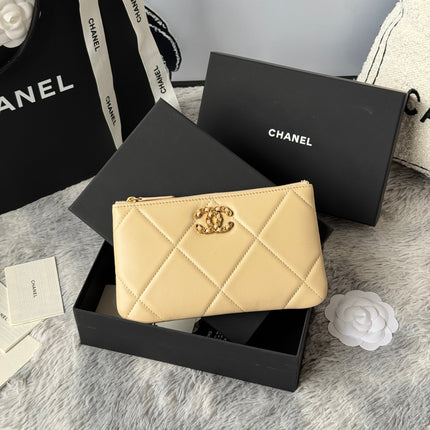 CLASSIC ZIPPER POUCH 20 IN BEIGE SMOOTH LAMBSKIN GOLD-TONE HARDWARE