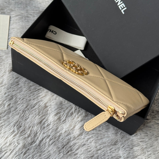 CLASSIC ZIPPER POUCH 20 IN BEIGE SMOOTH LAMBSKIN GOLD-TONE HARDWARE