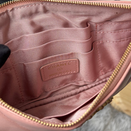 CLASSIC ZIPPER POUCH 20 IN TONYS PINK SMOOTH LAMBSKIN GOLD-TONE HARDWARE