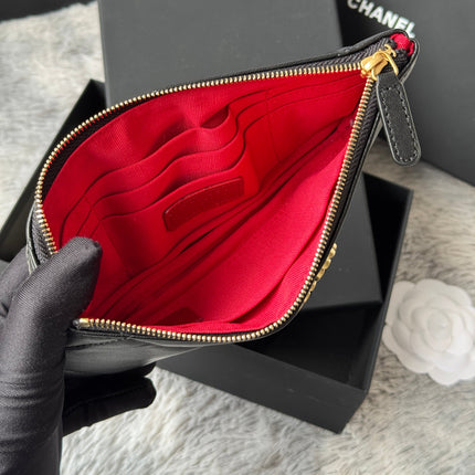 CLASSIC ZIPPER POUCH 20 IN BLACK SMOOTH LAMBSKIN GOLD-TONE HARDWARE