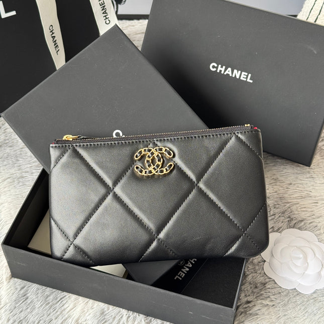 CLASSIC ZIPPER POUCH 20 IN BLACK SMOOTH LAMBSKIN GOLD-TONE HARDWARE