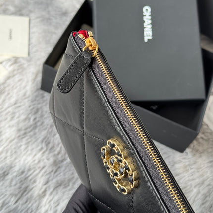 CLASSIC ZIPPER POUCH 20 IN BLACK SMOOTH LAMBSKIN GOLD-TONE HARDWARE