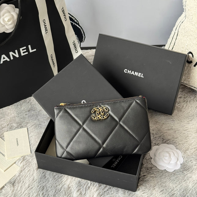 CLASSIC ZIPPER POUCH 20 IN BLACK SMOOTH LAMBSKIN GOLD-TONE HARDWARE