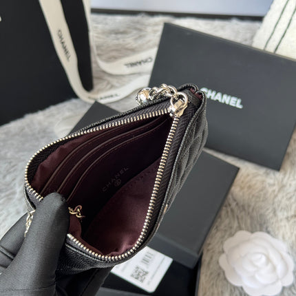 CC CLASSIC ZIPPED POUCH 14 IN BLACK GRAINED CALFSKIN SILVER-TONE CHARM CHAIN