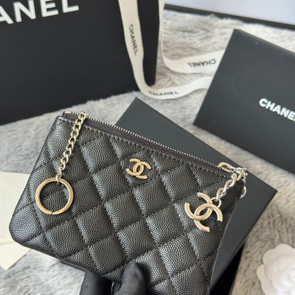 CC CLASSIC ZIPPED POUCH 14 IN BLACK GRAINED CALFSKIN SILVER-TONE CHARM CHAIN