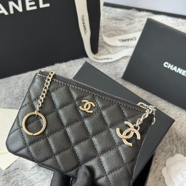 CC CLASSIC ZIPPED POUCH 14 IN BLACK GRAINED CALFSKIN SILVER-TONE CHARM CHAIN