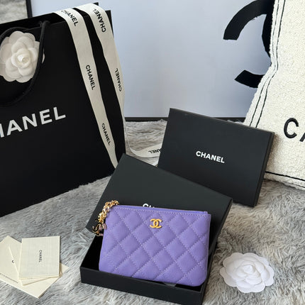 CC CLASSIC ZIPPED POUCH 14 IN BABY PURPLE GRAINED CALFSKIN GOLD-TONE CHARM CHAIN