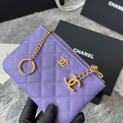 CC CLASSIC ZIPPED POUCH 14 IN BABY PURPLE GRAINED CALFSKIN GOLD-TONE CHARM CHAIN