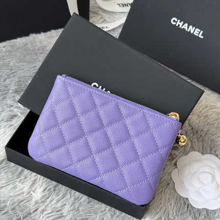 CC CLASSIC ZIPPED POUCH 14 IN BABY PURPLE GRAINED CALFSKIN GOLD-TONE CHARM CHAIN