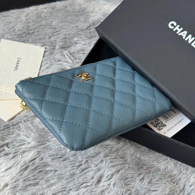 CC CLASSIC ZIPPED POUCH 14 IN NEPAL BLUE GRAINED CALFSKIN GOLD-TONE CHARM CHAIN