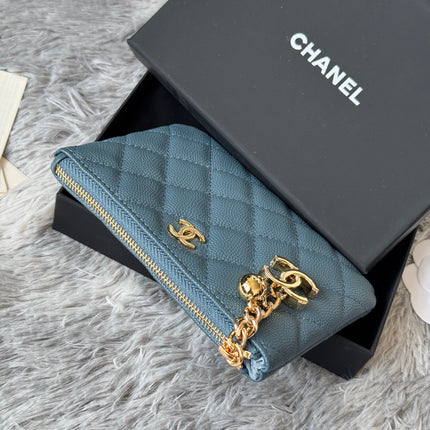 CC CLASSIC ZIPPED POUCH 14 IN NEPAL BLUE GRAINED CALFSKIN GOLD-TONE CHARM CHAIN