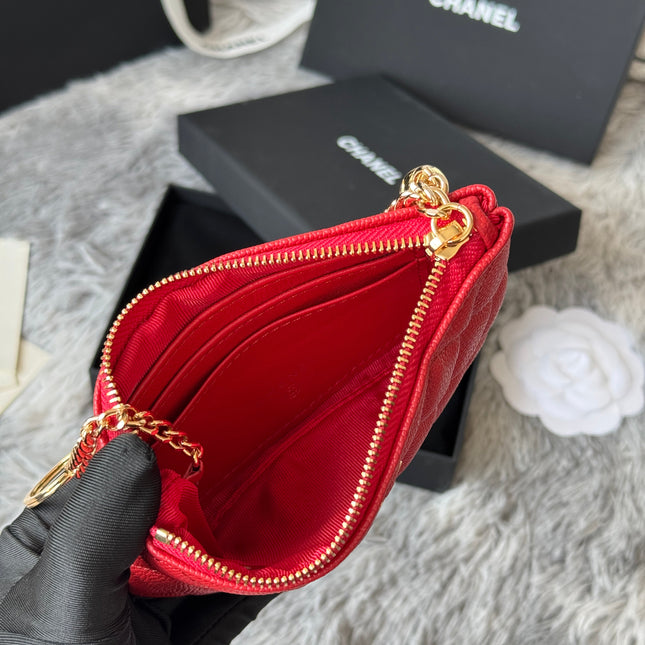 CC CLASSIC ZIPPED POUCH 14 IN RED GRAINED CALFSKIN GOLD-TONE CHARM CHAIN