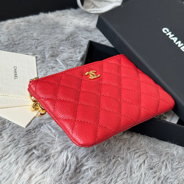 CC CLASSIC ZIPPED POUCH 14 IN RED GRAINED CALFSKIN GOLD-TONE CHARM CHAIN