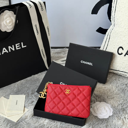 CC CLASSIC ZIPPED POUCH 14 IN RED GRAINED CALFSKIN GOLD-TONE CHARM CHAIN