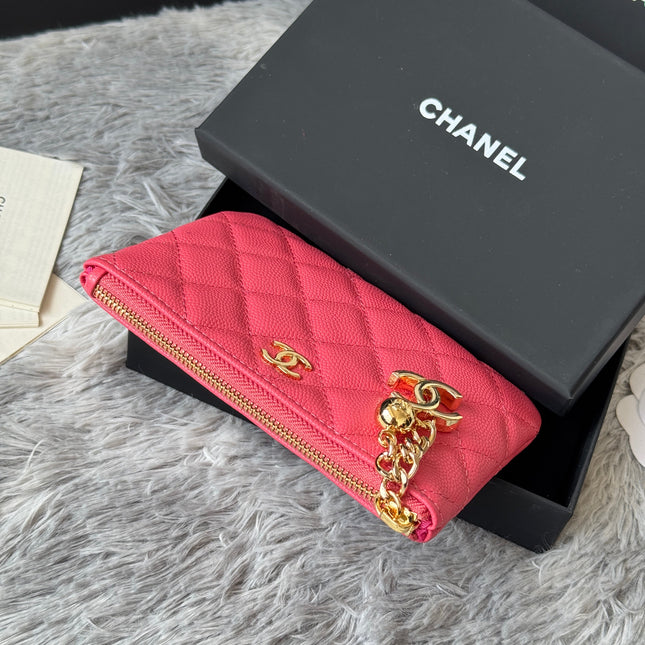 CC CLASSIC ZIPPED POUCH 14 IN CHESTNUT ROSE PINK GRAINED CALFSKIN GOLD-TONE CHARM CHAIN