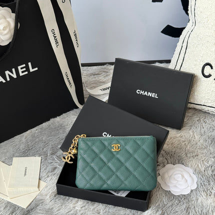 CC CLASSIC ZIPPED POUCH 14 IN NEPTUNE GREEN GRAINED CALFSKIN GOLD-TONE CHARM CHAIN