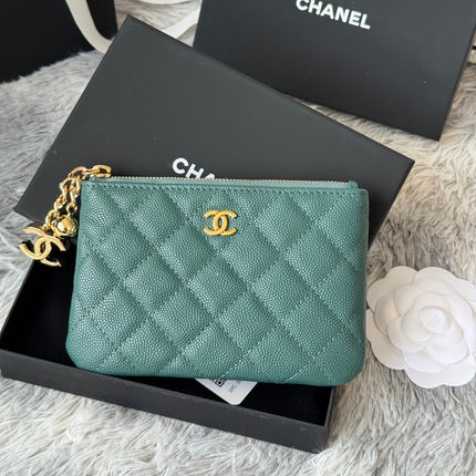 CC CLASSIC ZIPPED POUCH 14 IN NEPTUNE GREEN GRAINED CALFSKIN GOLD-TONE CHARM CHAIN