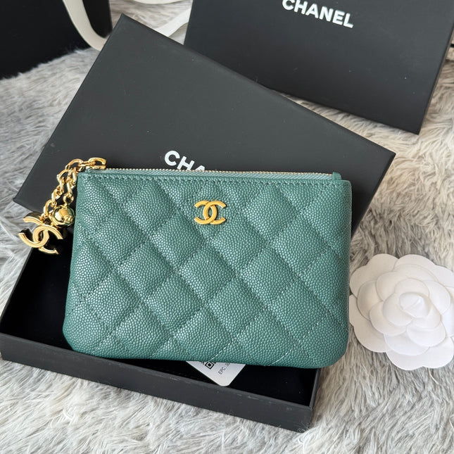 CC CLASSIC ZIPPED POUCH 14 IN NEPTUNE GREEN GRAINED CALFSKIN GOLD-TONE CHARM CHAIN