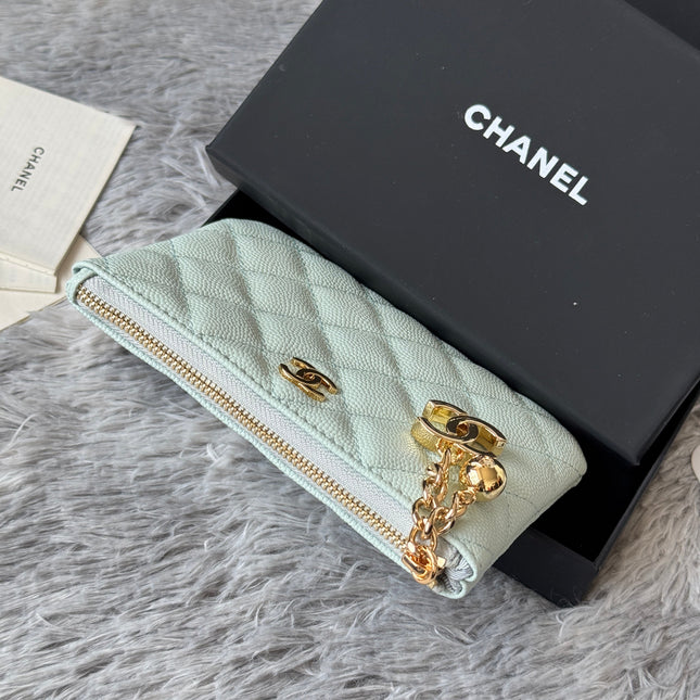 CC CLASSIC ZIPPED POUCH 14 IN MYSTIC GREEN GRAINED CALFSKIN GOLD-TONE CHARM CHAIN