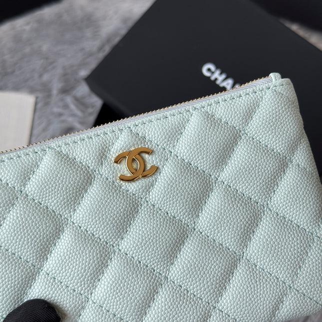 CC CLASSIC ZIPPED POUCH 14 IN MYSTIC GREEN GRAINED CALFSKIN GOLD-TONE CHARM CHAIN