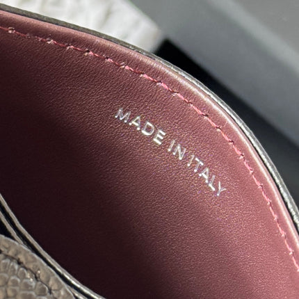 CARD HOLDER 10 CIRCLE CLASP IN BLACK CAVIAR LEATHER SILVER-TONE METALLIC