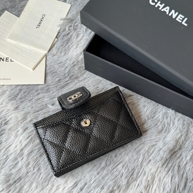 CARD HOLDER 10 CIRCLE CLASP IN BLACK CAVIAR LEATHER SILVER-TONE METALLIC